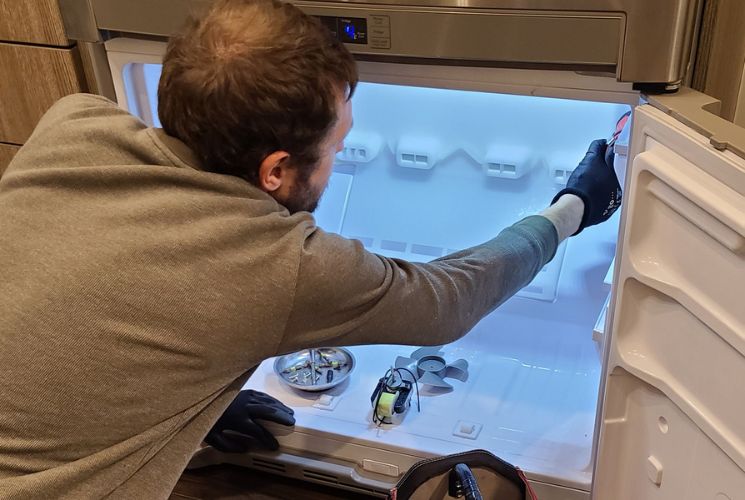 fridge issues fixing tech